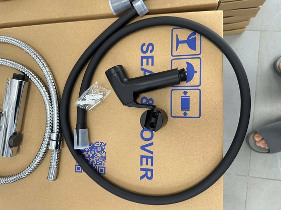 Vòi xịt vệ sinh nhựa màu đen Miken XB095BL - Ảnh 2