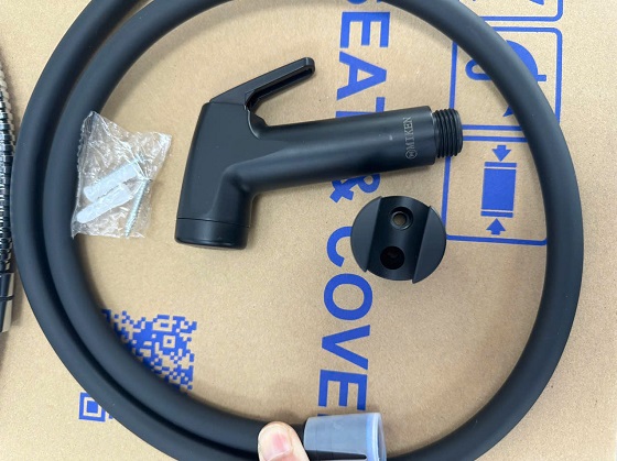 Vòi xịt vệ sinh nhựa màu đen Miken XB095BL - Ảnh 3